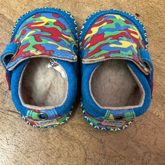 Perfect little Ugg moccasins for babies! Beautiful condition. Newborn size 0/1 - Picture 6 of 15